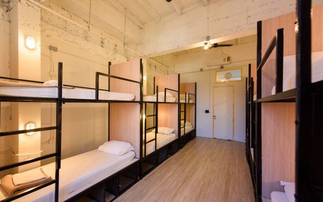 Warm White Hostel