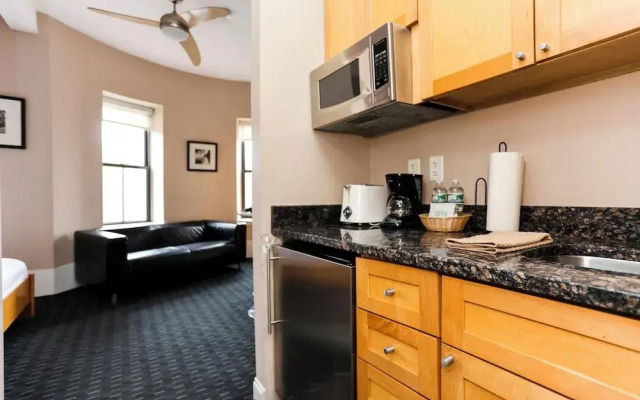 Maverick Suites at 400 Columbus Ave