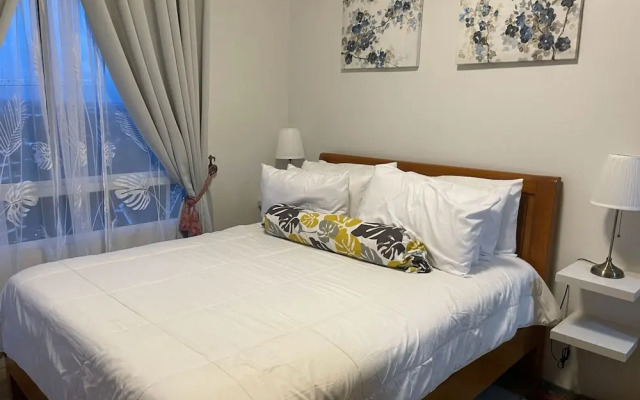 Spacious Modern Condo with Balcony