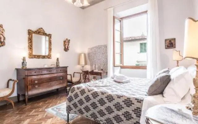 An amazing apartment in Oltrarno