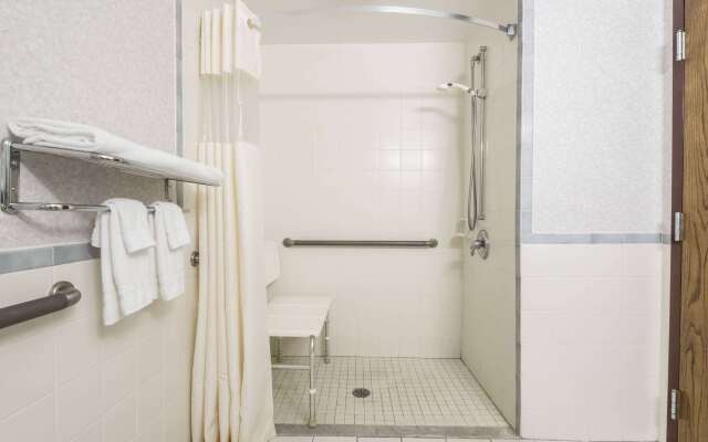 Days Inn by Wyndham Berlin Meriden