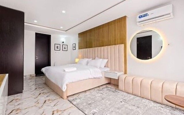 MountRoyal Centre Hotel and Suites