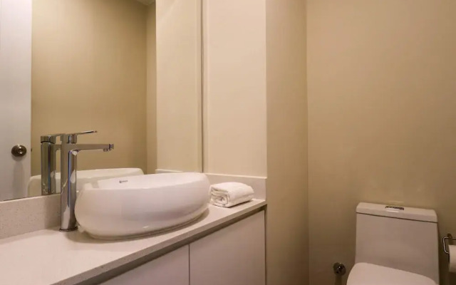 w Glorious 2BR w Perfect Balcony Near Kennedy Park