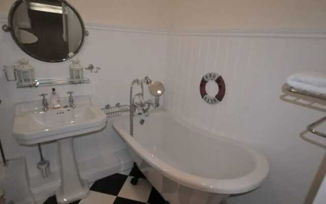 Rosetti House / 6-bed Home on Osea Island, Essex