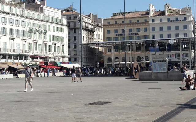 Le Pytheas Vieux Port Marseille