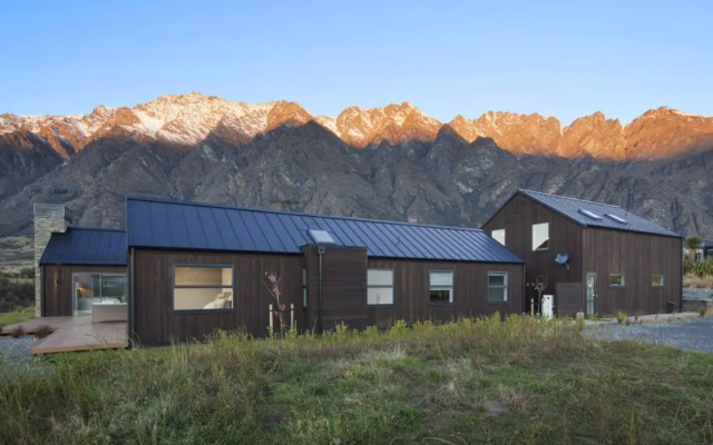 Kawarau Lodge Ski Golf Or Relax In Style BBQ