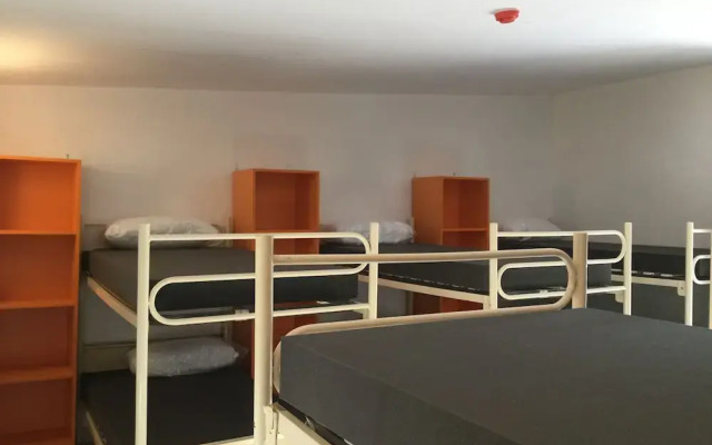 Hostel Alberg Binicanella