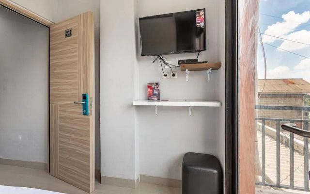 RedDoorz near Tanjung Duren 2