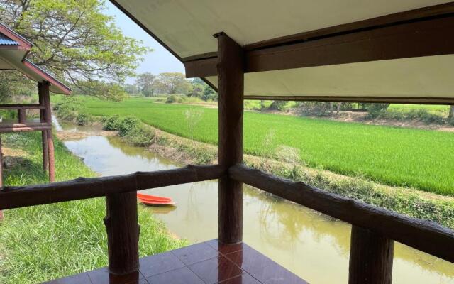 Rain Tree Cafe & Homestay