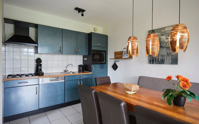 Coy Holiday Home With Large Garden