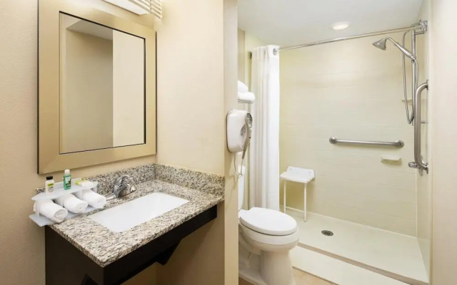 Holiday Inn Express & Suites Alpharetta - Windward Parkway