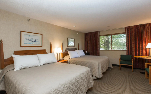 Commodores Inn