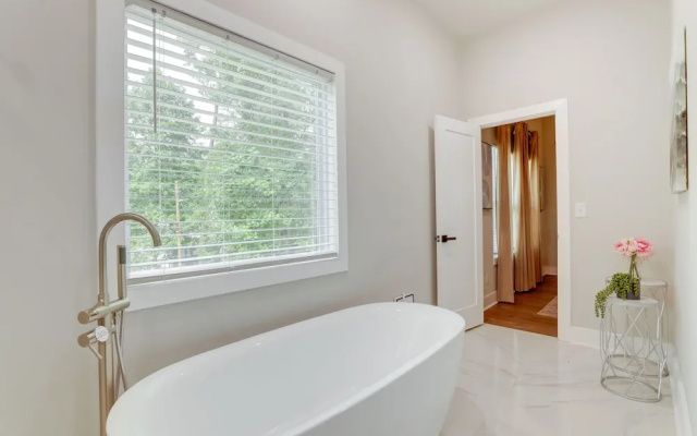 Modern Decatur Home ~ 7 Mi to Atlanta!