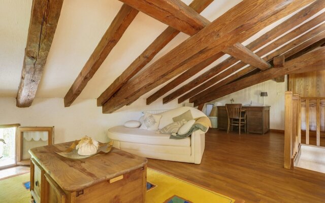 Holiday Home in Laluque with Terrace, Garden And Barbecue