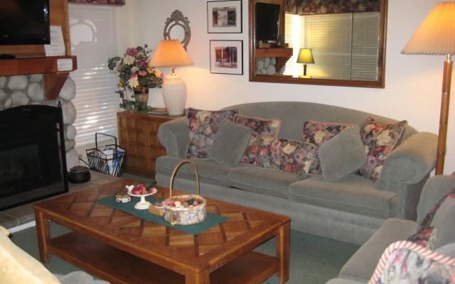 Val d'Isere by Mammoth Reservation Bureau