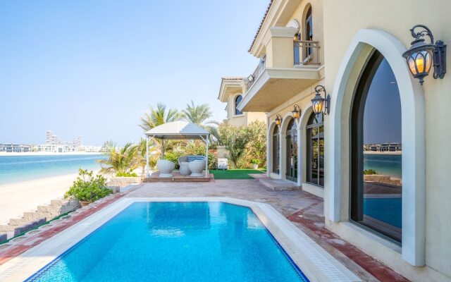 5BR Beach & pool villa in Palm