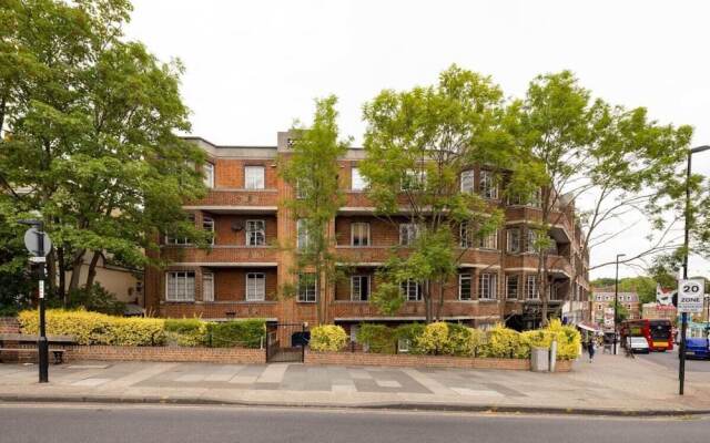 The Blackheath Hideaway - Alluring 2bdr Flat With Balcony