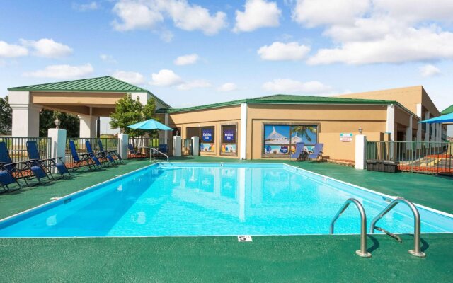 Hallmarc Inn & Suites of West Memphis