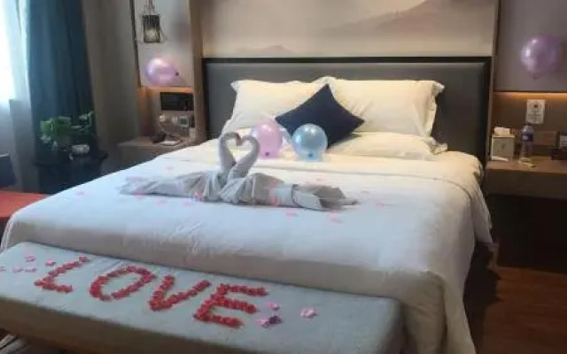 East Queen (Xi\'an Beimen Metro Station)