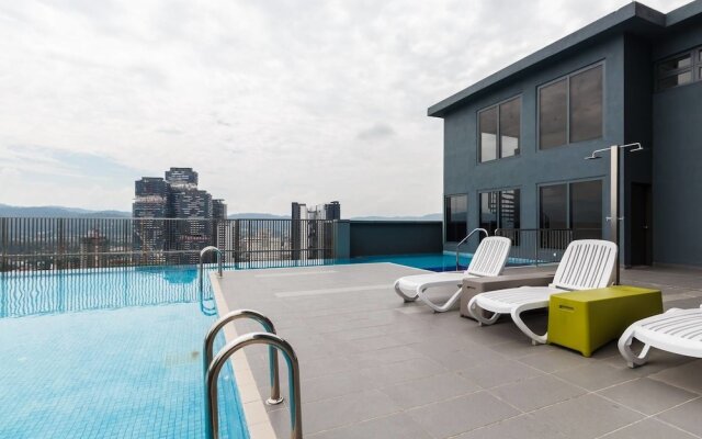 Bright and Comfy Studio 10 Minutes From Klcc