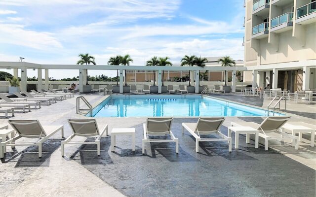 Castle at Ala Moana Hotel