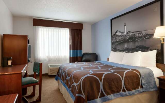 Super 8 by Wyndham Portland ME