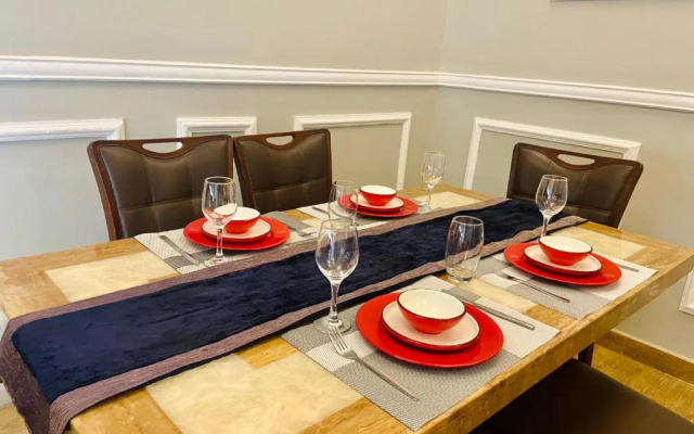 ROJO’s FULLY-FURNISHED 3-BEDROOM CONDO