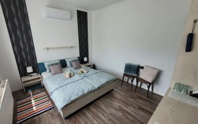 Luxurious Lakeview Retreat in Vonyarcvashegy