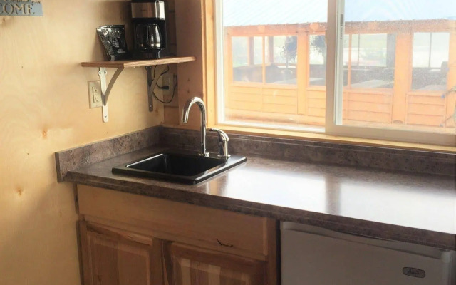 Beluga Lookout Lodge and RV Park