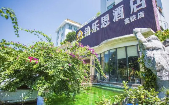 Bless Hotel (Beihai RT-Mart High-speed Railway Station)