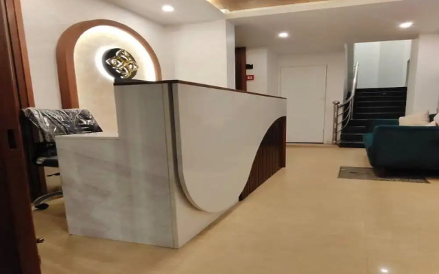 Royal Luxe Business Class Hotel