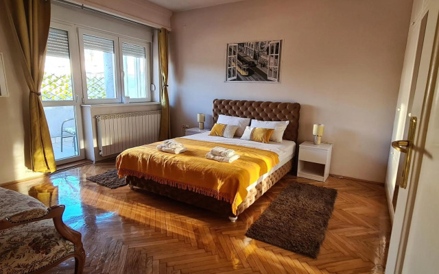 Windows City Apartment