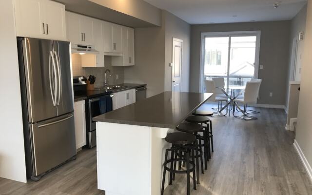 Upscale Lake View Town Home