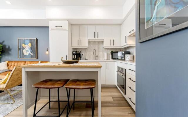 Stylish Downtown 1BR Condo - Superb Views