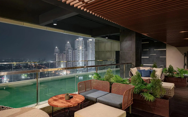 Whiz Luxe Hotel Spazio Surabaya