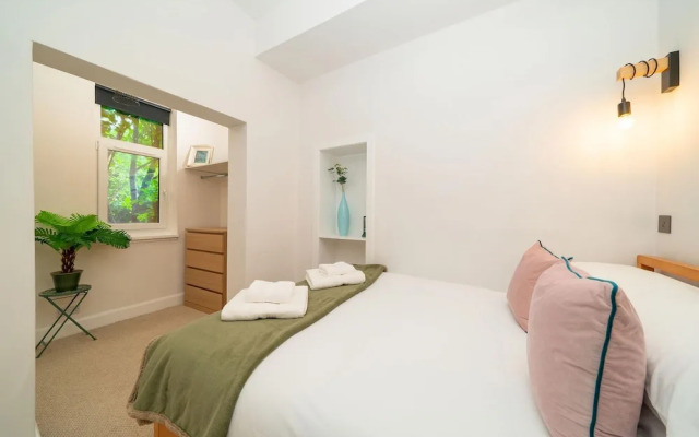 The Jam - Cunningly Good Cunningham Street Apartment