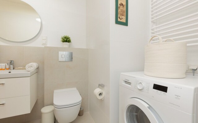 Zdziechowskiego Apartment by Renters