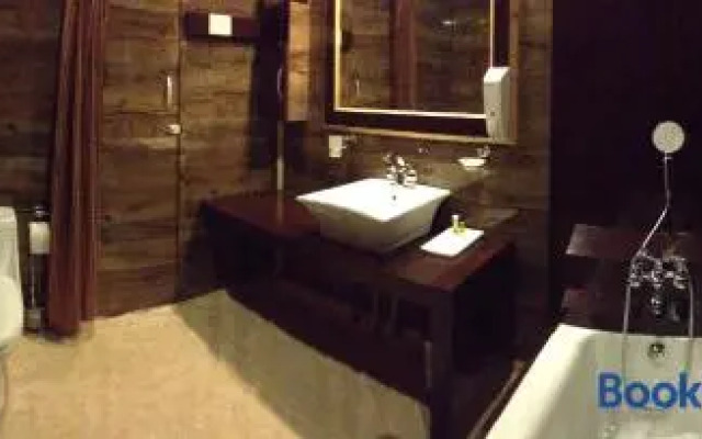 New Zenith Group of Houseboats