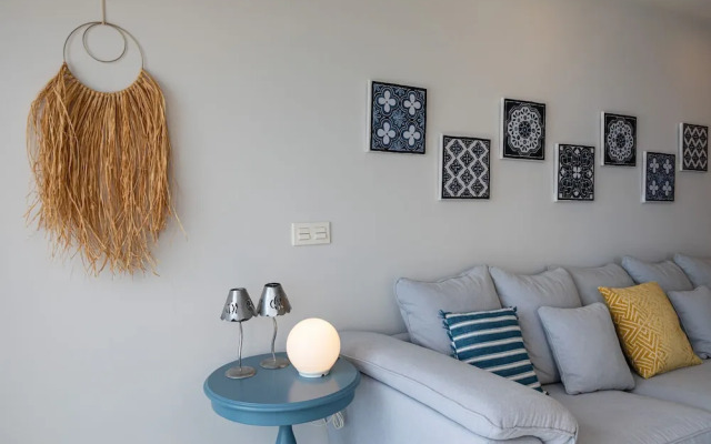 Sea View Apartment 2 Min Walk From the Beach