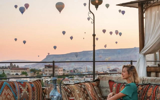 Hera Cave Suites