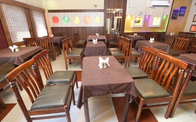 Oyo 30127 Hotel Sabina International