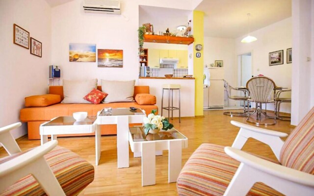 Amazing Apartment in Otok Ist With Wifi and 2 Bedrooms