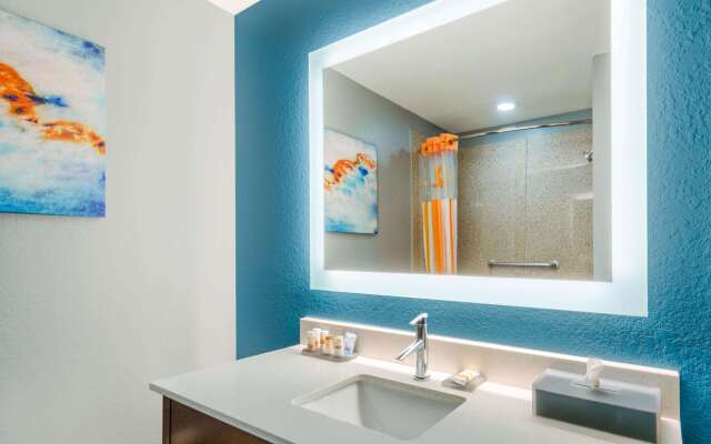 La Quinta Inn & Suites by Wyndham St. Petersburg Northeast