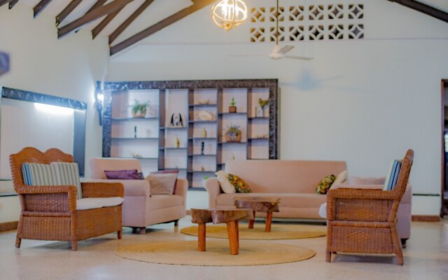 Bahari Beach Castle Lodge