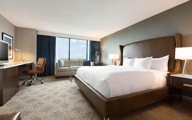 Hilton East Brunswick Hotel & Executive Meeting Center