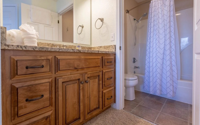 Afternoon Delight 2 Bedroom Condo by Redawning