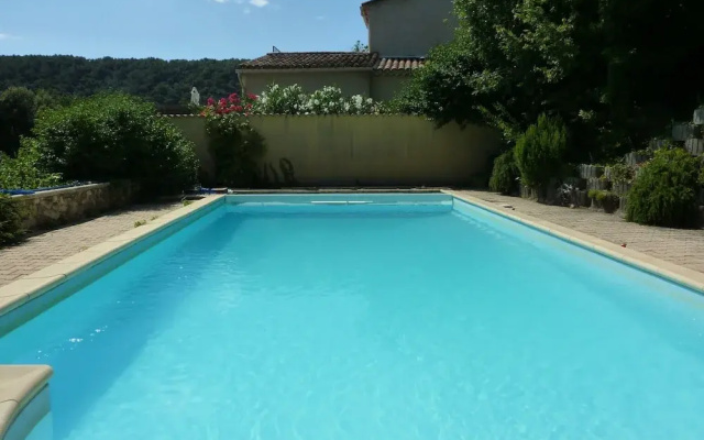 Inviting Villa in Saint Paul Trois Chateaux With Pool