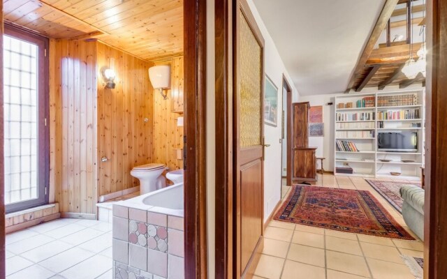 Large and Comfortable 6 Guests Flat in Trastevere