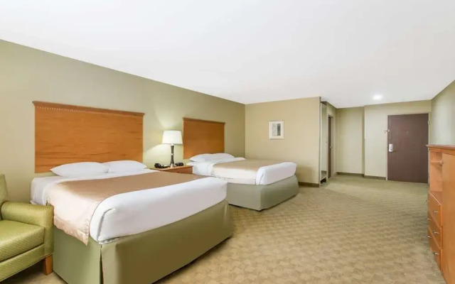Super 8 Savannah