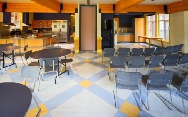HI Banff Alpine Centre - Hostel
